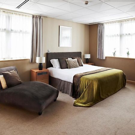 De Vere Cheadle House Handforth Buitenkant foto