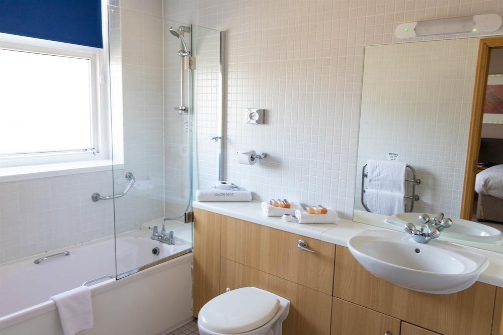 De Vere Cheadle House Handforth Buitenkant foto